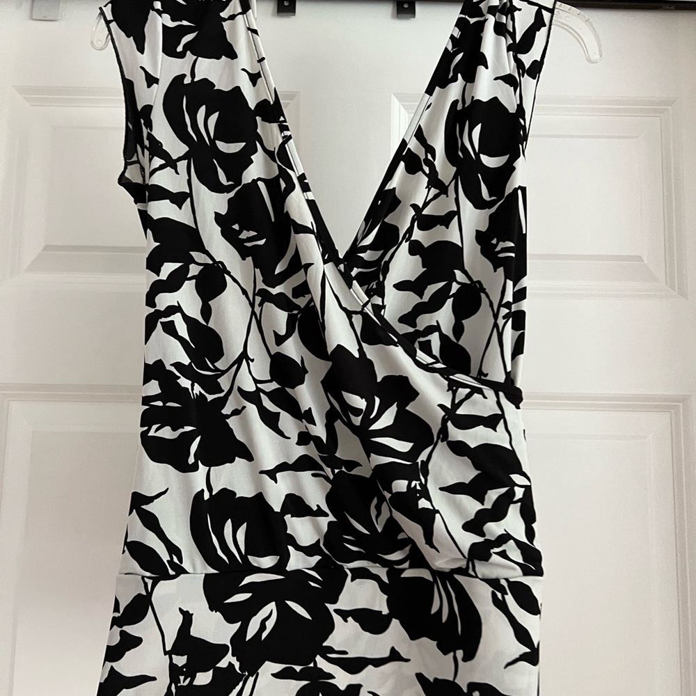 Black and white V neck top front and back V neck